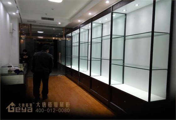 南京朝天宮古玩市場(chǎng)-玻璃展柜