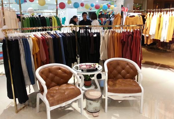 金鷹商場(chǎng)自營品牌-服裝展柜