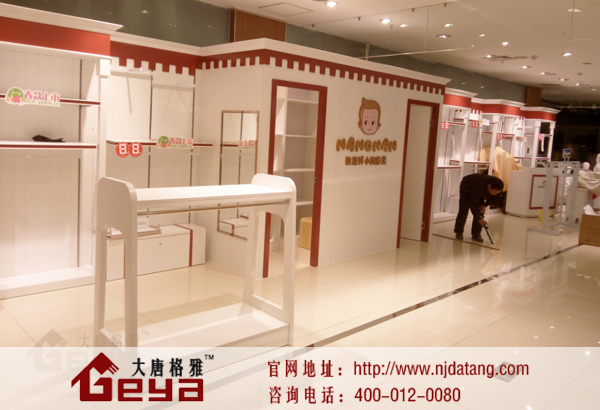 商場(chǎng)展柜,南京展柜,南京展柜定制廠(chǎng)家,南京展柜設(shè)計(jì)制作,南京大唐格雅展柜廠(chǎng)