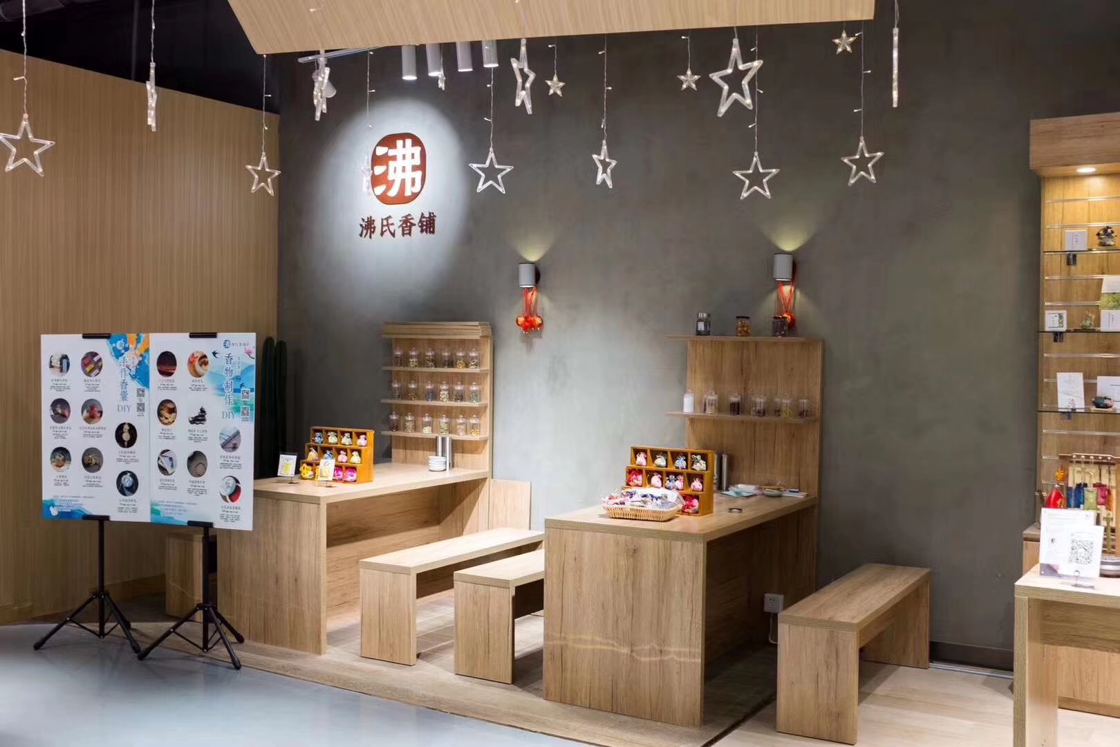 化妝品展柜的設(shè)計要點