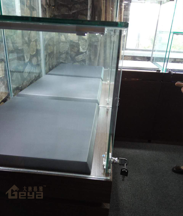產(chǎn)品展示-南京展柜制作廠家-水晶珠寶展柜個性定制