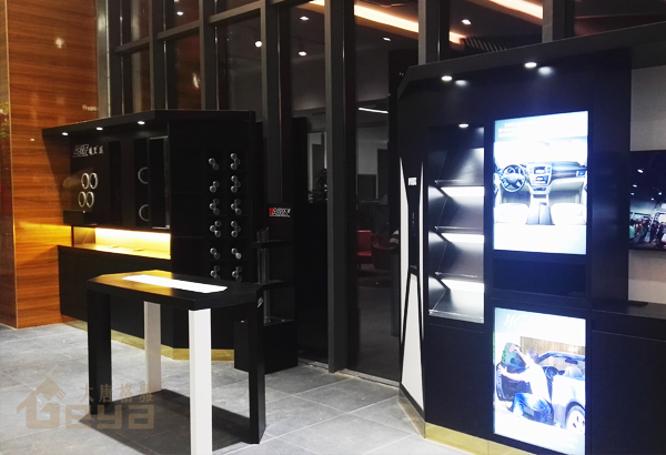產(chǎn)品展示-南京展柜廠-中和大廈西村路埃里膜汽車展柜