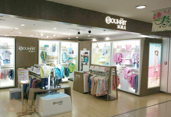 產(chǎn)品展示-兒童服裝展柜-水孩兒 產(chǎn)品展示-兒童服裝展柜-水孩兒