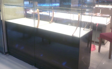 南京展柜制作廠家大唐格雅問您介紹展柜制作的材質(zhì)