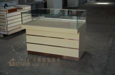 南京展柜廠家-常見玻璃展柜的款式及應(yīng)用