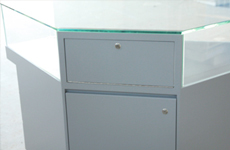 烤漆展柜設(shè)計的特點-南京大唐格雅展柜制作廠家