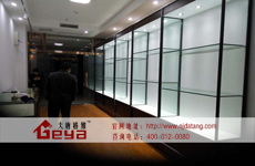 注意珠寶店展柜裝修設(shè)計(jì)的幾點(diǎn)理念-南京大唐格雅展柜廠家