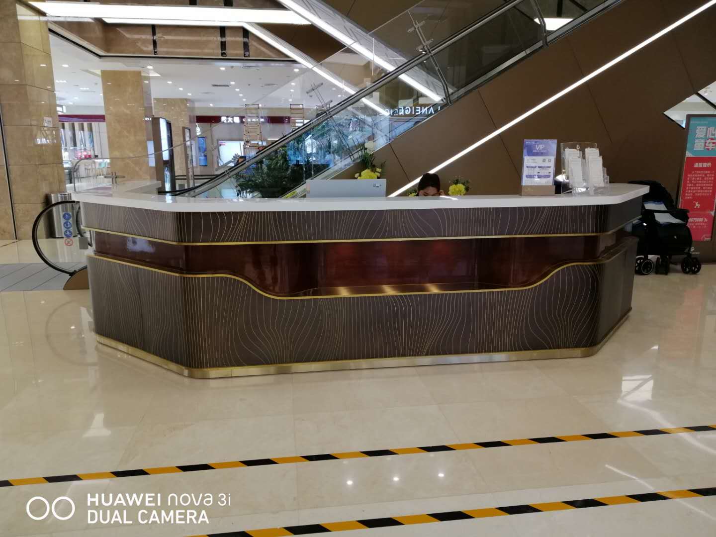 商場(chǎng)展柜顏色規(guī)劃的統(tǒng)一與多變性原則